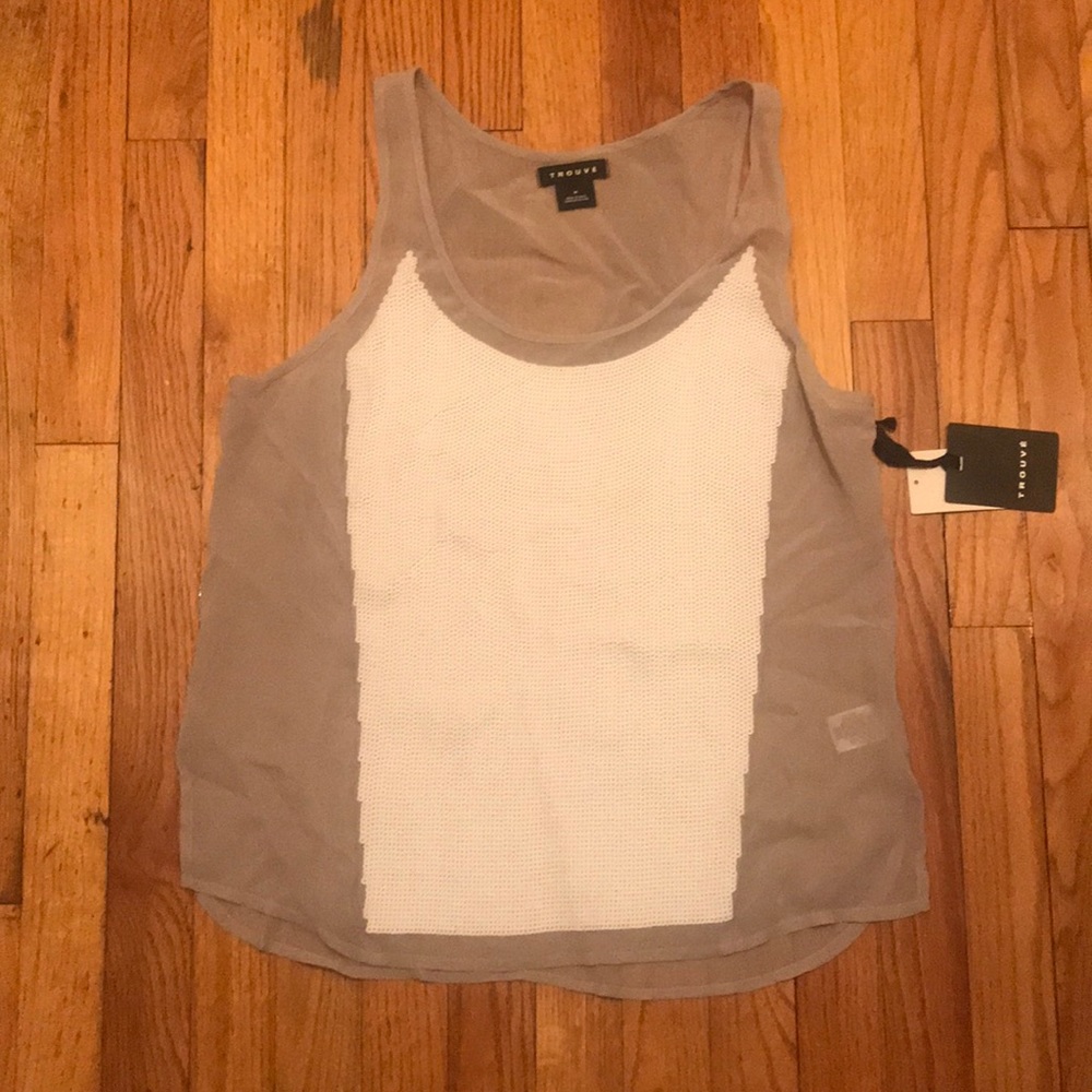 Sleeveless shirt